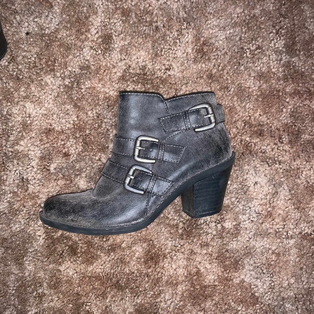 Buckle strap booties